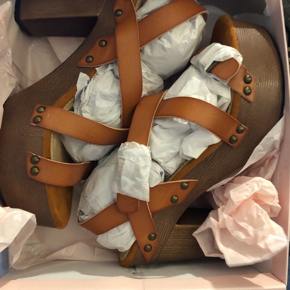 Platform Sandals - Picture 5 of 5